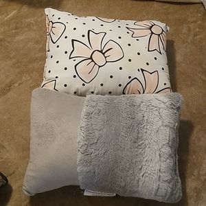 Pillows lot of 2